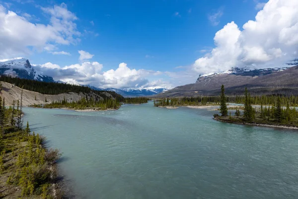 Rio Saskatchewan Cruzando Nas Montanhas Rochosas Canadá — Fotografia de Stock