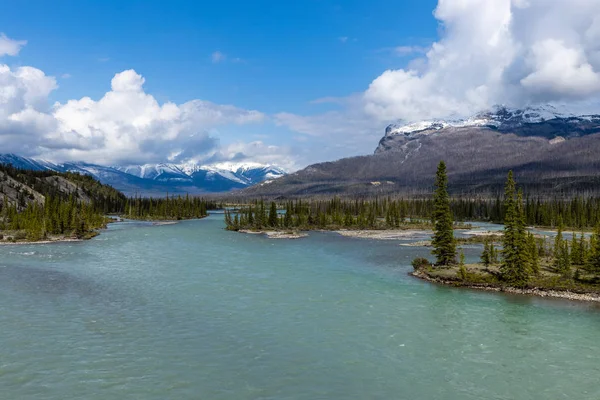 Rio Saskatchewan Cruzando Nas Montanhas Rochosas Canadá — Fotografia de Stock