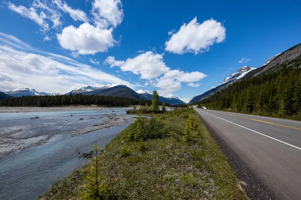 Fiume Saskatchewan Nelle Montagne Rocciose Del Canada — Foto Stock