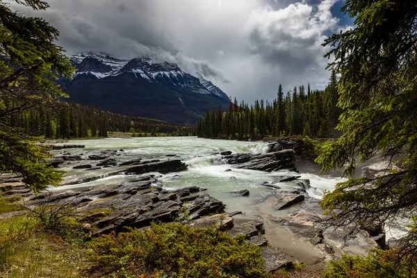 Las Cataratas Athabasca Del Parque Nacional Jasper Canadá —  Fotos de Stock