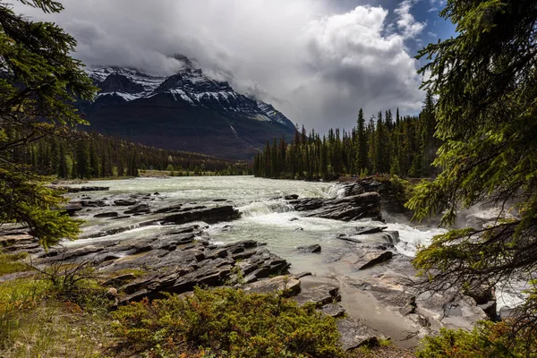 Las Cataratas Athabasca Del Parque Nacional Jasper Canadá —  Fotos de Stock