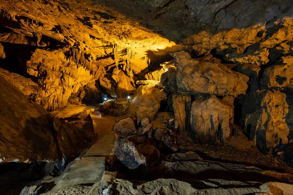 越南曹爆炸中的阮恩高洞穴 — 图库照片