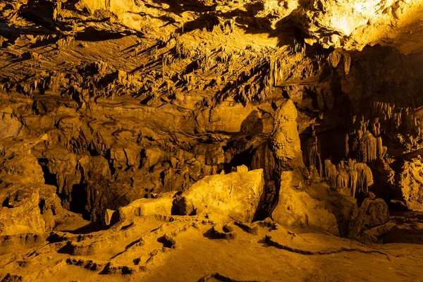 Jaskinia Nguom Ngao Cao Bang Wietnamie — Zdjęcie stockowe