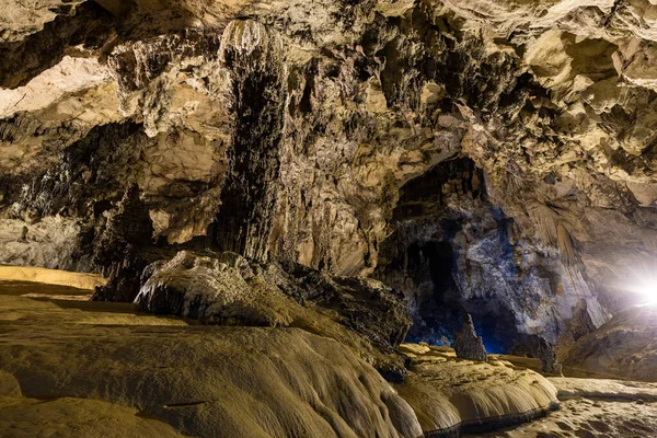 Nguom Ngao Cave Cao Bang Vietnam — Stock Photo, Image