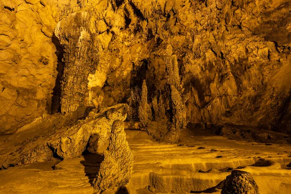 Nguom Ngao Cave Cao Bang Vietnam — Stock Photo, Image