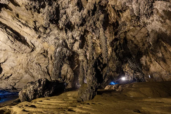 Jaskinia Nguom Ngao Cao Bang Wietnamie — Zdjęcie stockowe