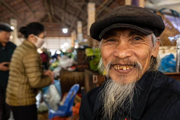 Alter Mann Auf Dem Lokalen Markt Von Vietnam — Stockfoto