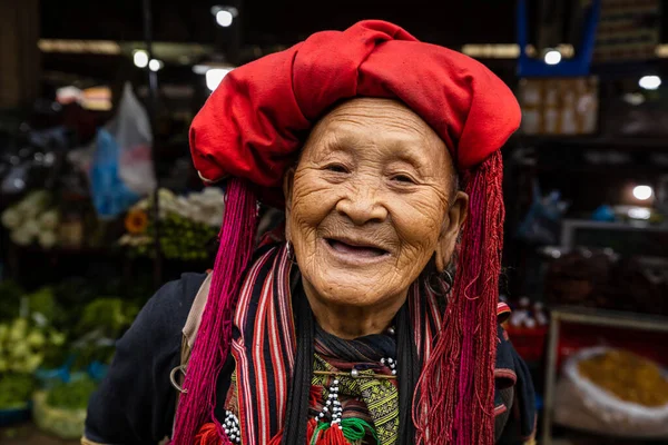 Portret Kobiety Tradycyjnym Stroju Wietnamu — Zdjęcie stockowe