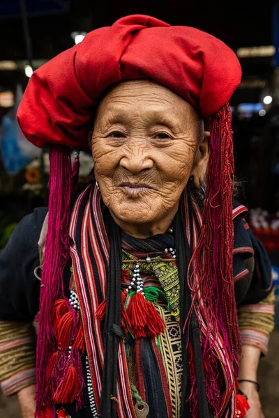 Portrét Ženy Tradičním Vietnamském Kostýmu — Stock fotografie