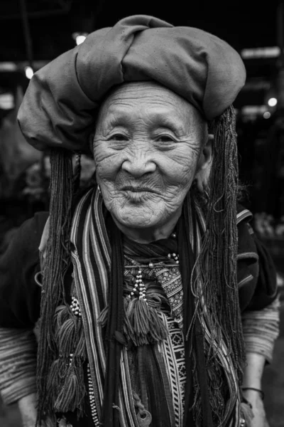 Retrato Una Mujer Traje Tradicional Vietnam — Foto de Stock