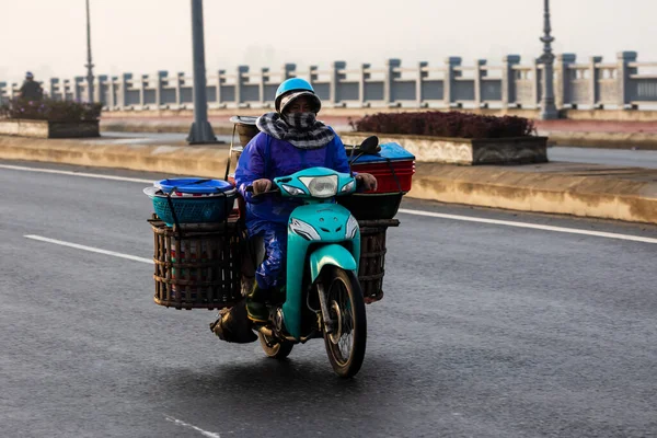 越南海安街道上的摩托车交通 13岁 2019年12月 — 图库照片
