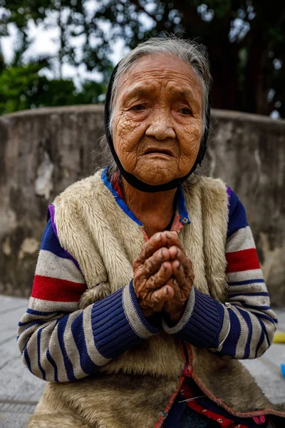 ベトナムの老婦人の肖像画 — ストック写真