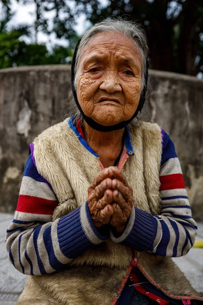 Portret Starszej Kobiety Wietnamie — Zdjęcie stockowe