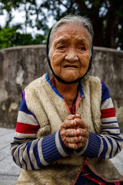 Porträtt Gammal Kvinna Vietnam — Stockfoto