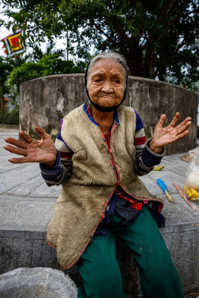 Vietnam Daki Yaşlı Bir Kadının Portresi — Stok fotoğraf