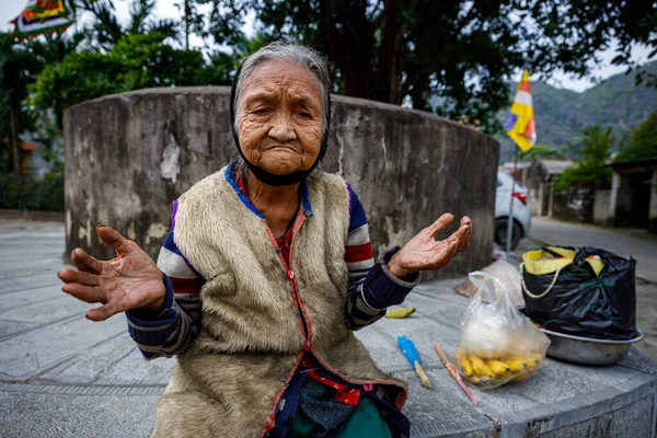 越南一位老妇人的画像 — 图库照片