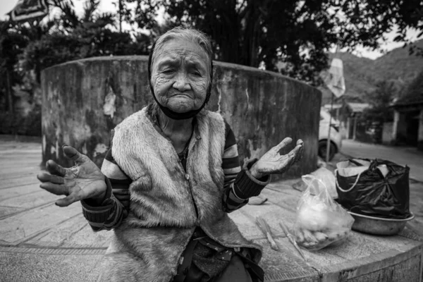 ベトナムの老婦人の肖像画 — ストック写真