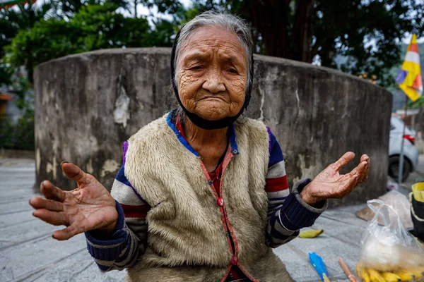 Portrét Staré Ženy Vietnamu — Stock fotografie