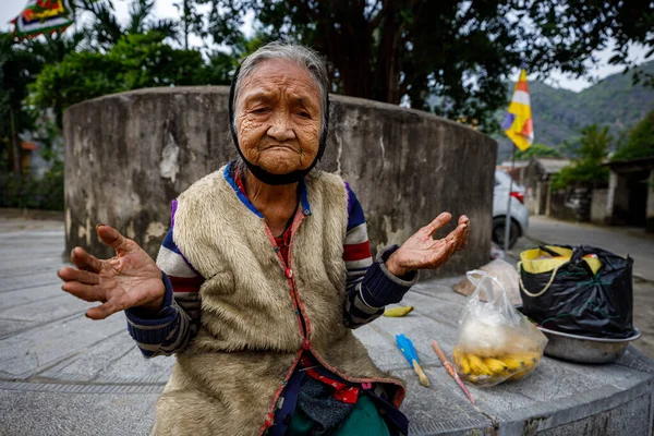 Portrét Staré Ženy Vietnamu — Stock fotografie