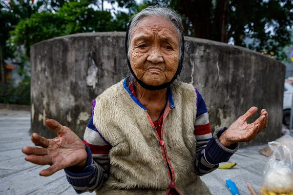 Porträtt Gammal Kvinna Vietnam — Stockfoto