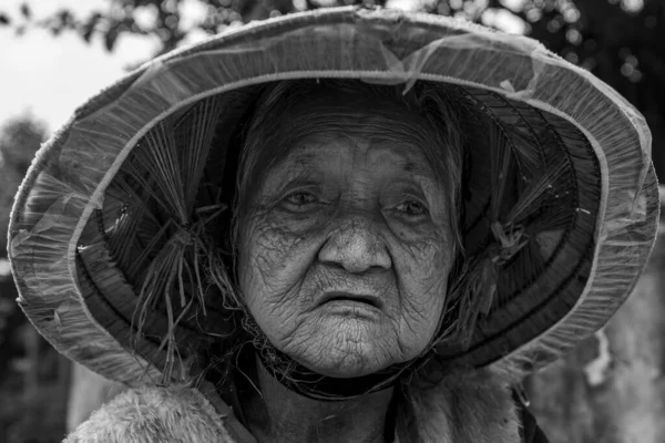 Porträtt Gammal Kvinna Vietnam — Stockfoto