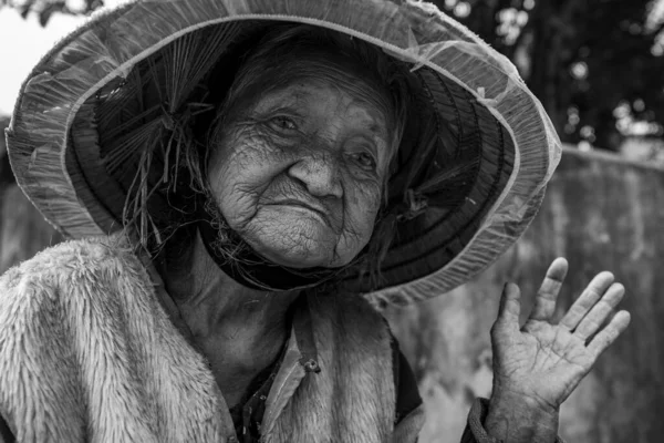 Portrét Staré Ženy Vietnamu — Stock fotografie