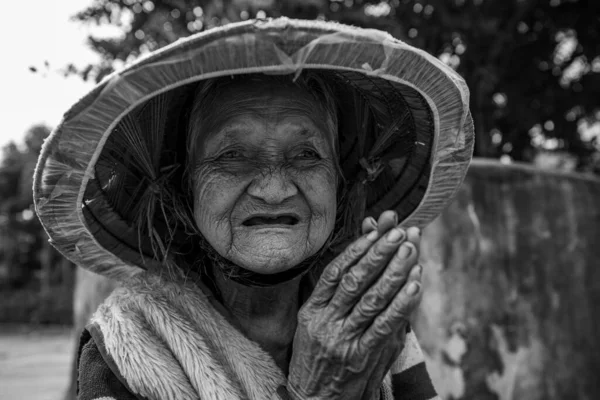 Retrato Una Anciana Vietnam —  Fotos de Stock