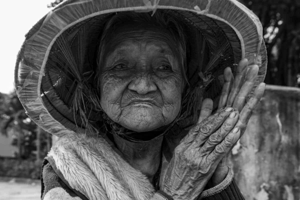 Retrato Una Anciana Vietnam — Foto de Stock