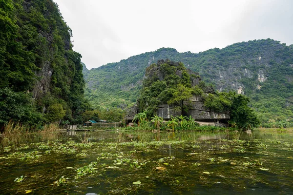 Het Landschap Van Ninh Binh Met Grotten Van Tam Coc — Stockfoto