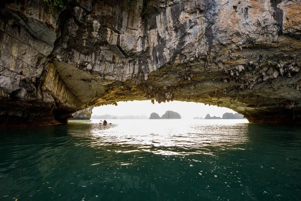 Grotta Luon Della Baia Long Vietnam — Foto Stock