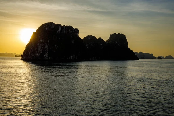 Puesta Sol Bahía Long Vietnam — Foto de Stock