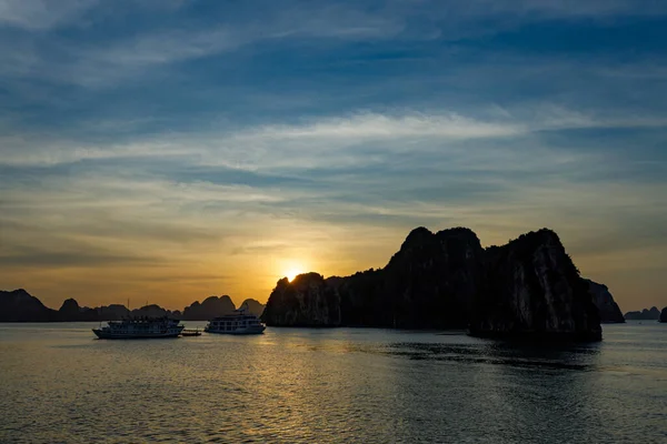 Puesta Sol Bahía Long Vietnam — Foto de Stock