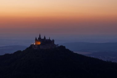 Almanya 'daki Hohenzollern Şatosu.