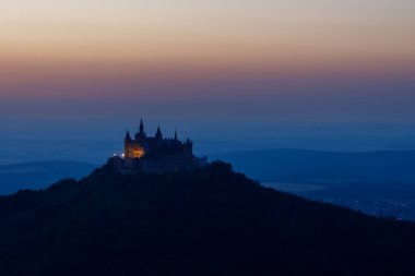 Almanya 'daki Hohenzollern Şatosu.