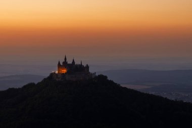 Almanya 'daki Hohenzollern Şatosu.