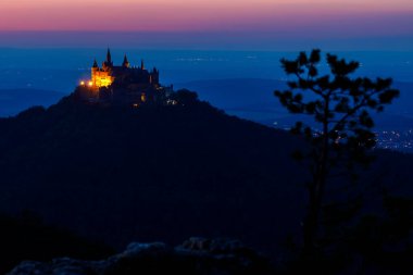 Almanya 'daki Hohenzollern Şatosu.