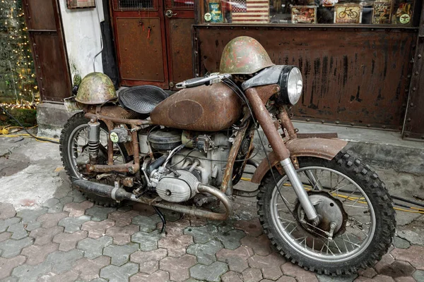 Ein Altes Und Rostiges Motorrad — Stockfoto