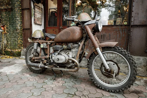 Une Vieille Moto Rouillée — Photo