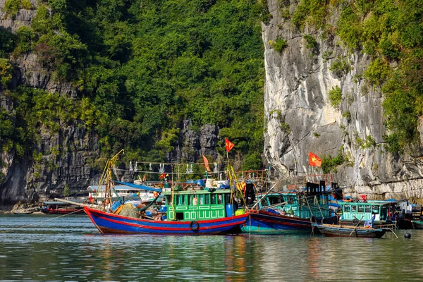 Barcos Pesca Baía Long Vietname — Fotografia de Stock