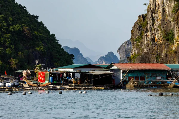 Floating Village Baía Long Vietnã — Fotografia de Stock