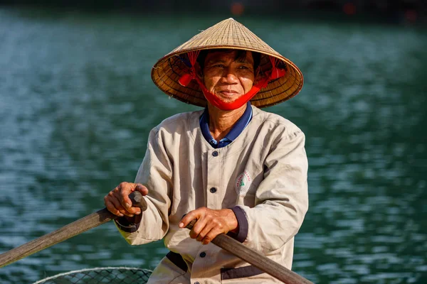 Vietnam Şapkalı Adamlar — Stok fotoğraf