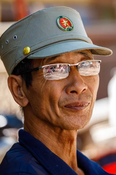 Porträt Eines Mannes Aus Vietnam — Stockfoto