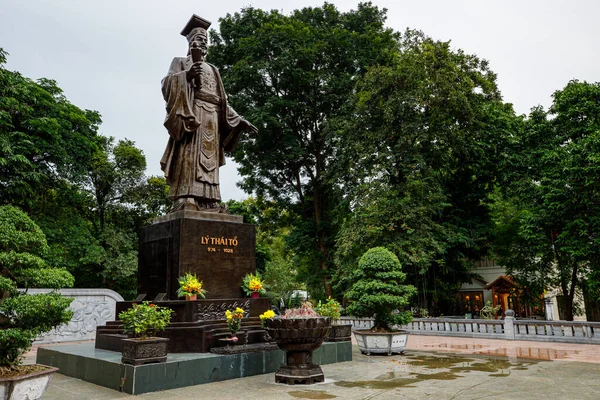 Statue Confucius Hanoi Vietnam — Photo