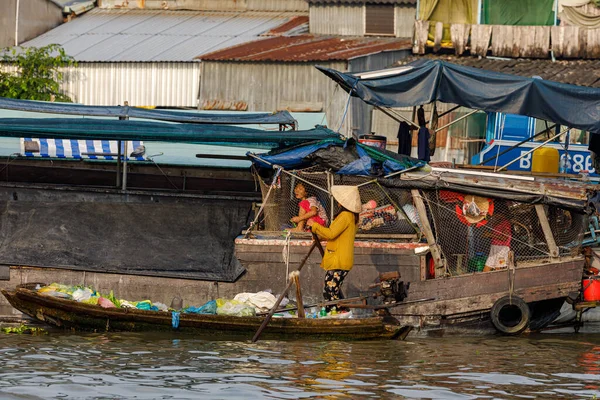 Πλωτή Αγορά Στο Δέλτα Του Μεκόνγκ Στο Τσάι Ρανγκ Στο — Φωτογραφία Αρχείου