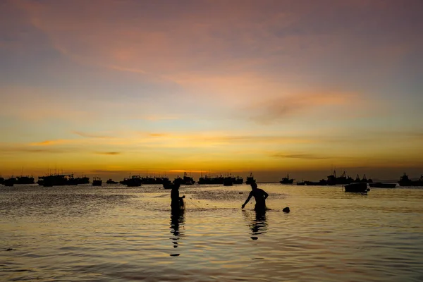 Pescador Puesta Sol Sobre Mar Mui Vietnam — Foto de Stock