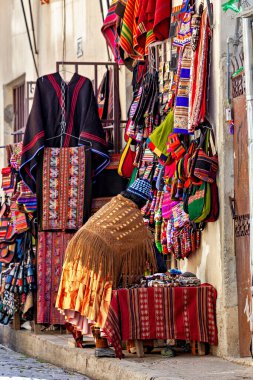 12 Nisan 2012 'de Bolivya' daki La Paz büyücülük pazarı.