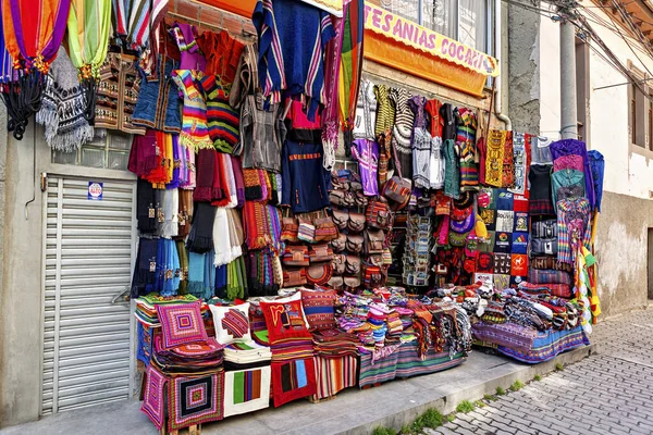 12 Nisan 2012 'de Bolivya' daki La Paz büyücülük pazarı.