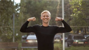 Pazı önünde adam gösterir