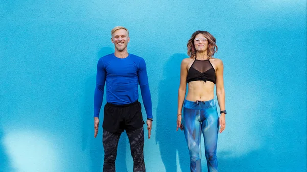 adam bir kız atlama ile