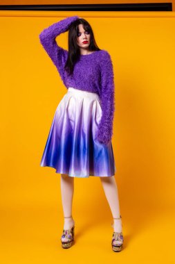 Zarif kız kapalı tam uzunlukta portresi